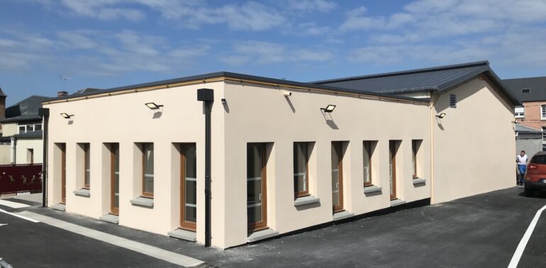 Prisches – Réception d’une salle de psychomotricité et d’un restaurant scolaire.