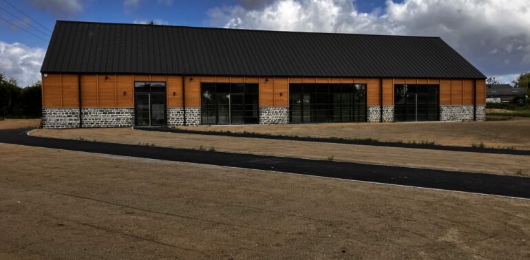 Féron. Réception des travaux de construction de la salle polyvalente.